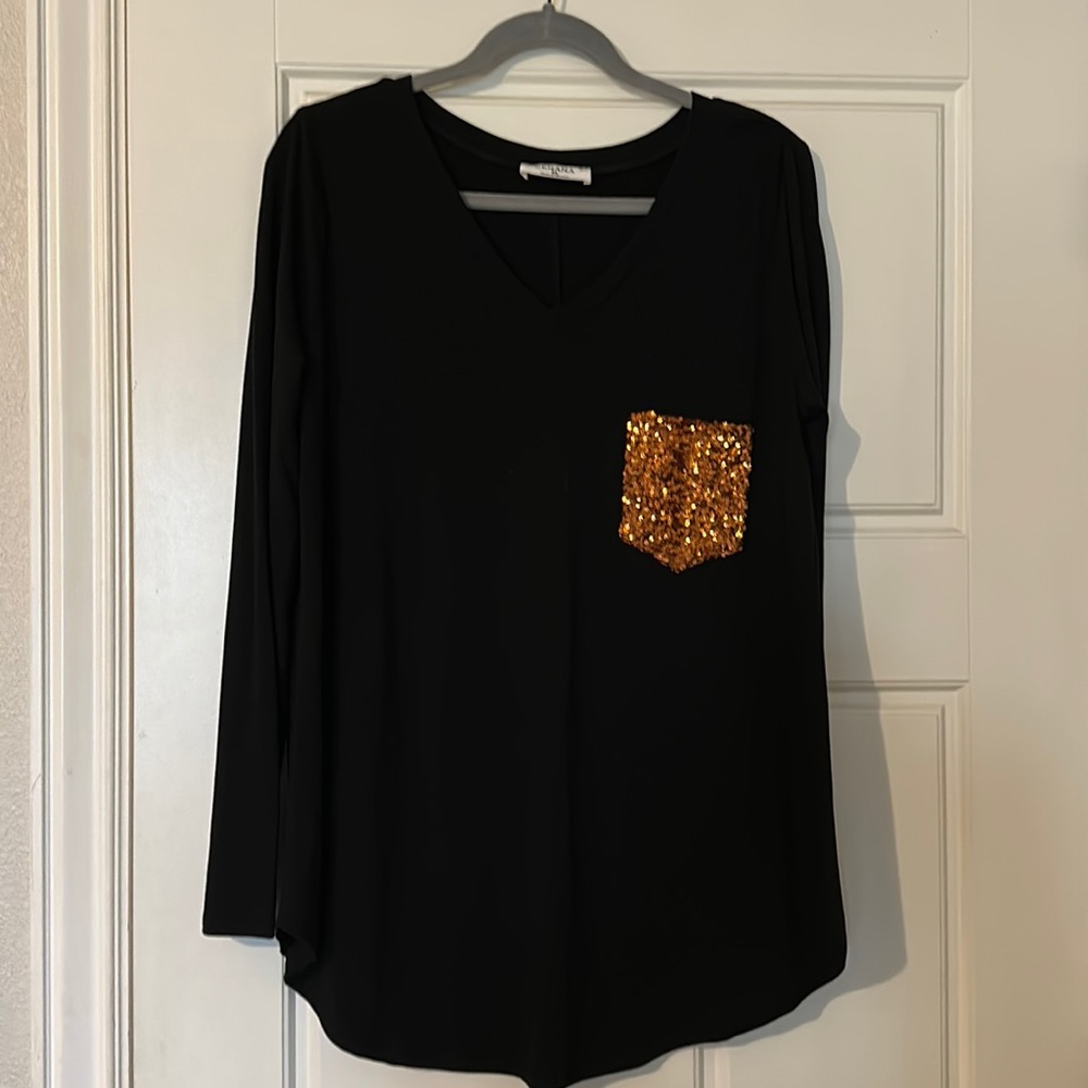 Black long sleeve tee